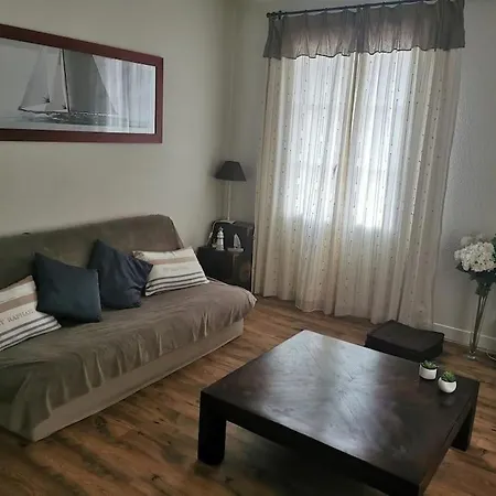 A 50 M De La Plage Apartment *